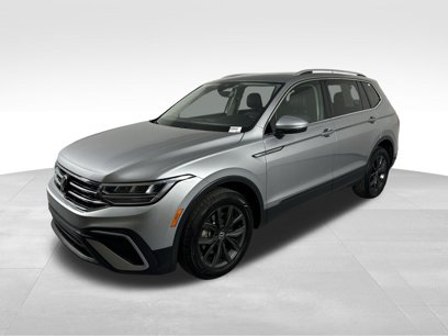 Used 2022 Volkswagen Tiguan SE w/ Panoramic Sunroof Package
