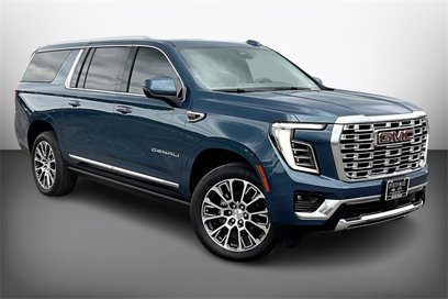 New 2025 GMC Yukon XL Denali w/ Sun & Power Step Package