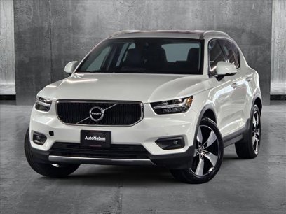 Used 2021 Volvo XC40 T5 Momentum w/ Premium Package