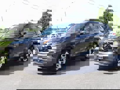 Used 2023 Toyota Highlander LE
