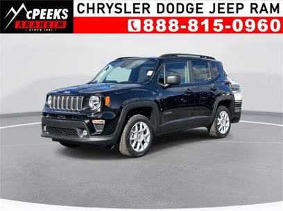 New 2023 Jeep Renegade Latitude w/ Sun & Fun Group