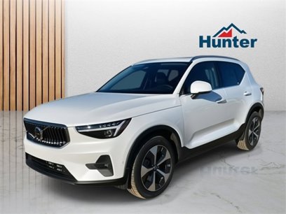 New 2025 Volvo XC40 B5 Plus w/ Protection Package Premier