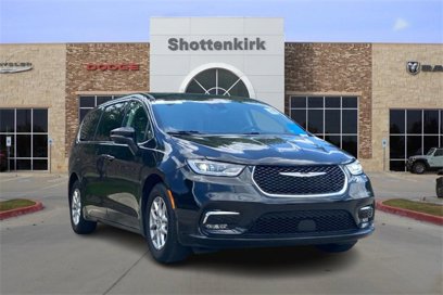 Used 2023 Chrysler Pacifica Touring-L