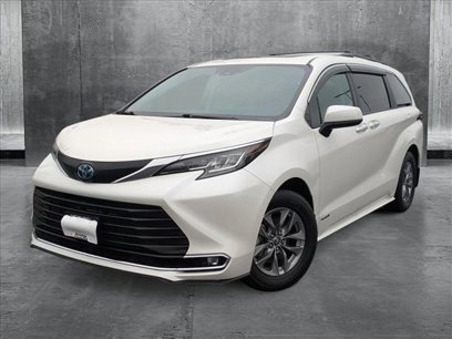 Used 2021 Toyota Sienna XLE