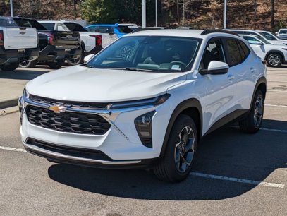 New 2025 Chevrolet Trax LT w/ Driver Confidence Package