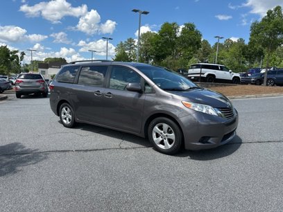 Used 2016 Toyota Sienna LE