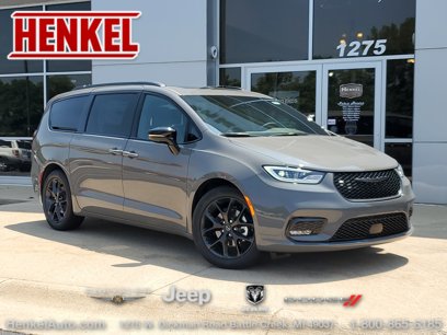 New 2025 Chrysler Pacifica Limited w/ Trailer Tow Group