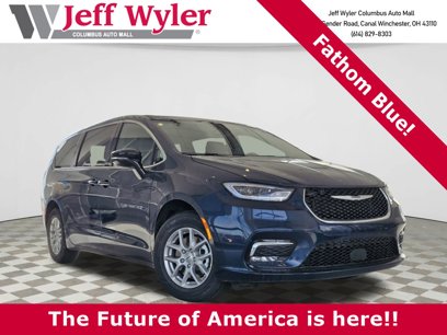 New 2025 Chrysler Pacifica Select
