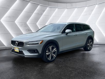 Used 2025 Volvo V60 B5 Cross Country Plus w/ Protection Package Premier