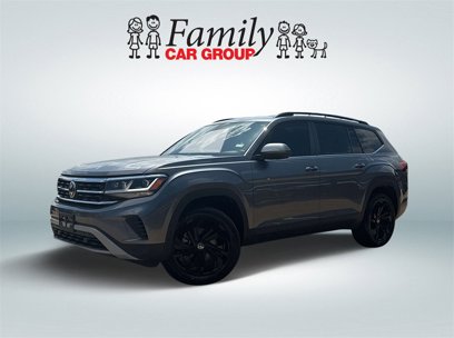 Used 2023 Volkswagen Atlas SE w/ Black Wheel Package