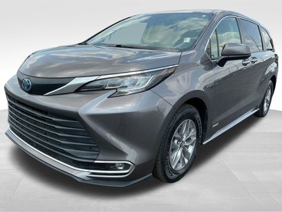 Used 2021 Toyota Sienna XLE