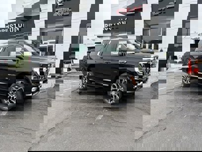 New 2025 GMC Yukon Denali w/ Sun & Power Step Package