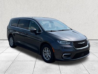 Used 2023 Chrysler Pacifica Touring-L