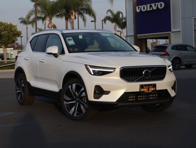 New 2025 Volvo XC40 B5 Plus w/ Climate Package