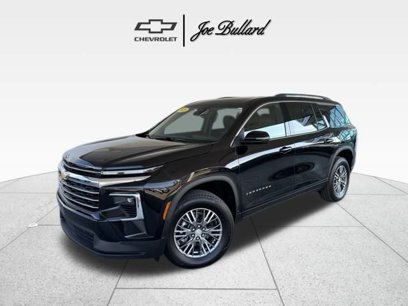 Used 2025 Chevrolet Traverse LT
