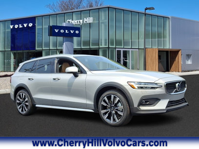 New 2025 Volvo V60 B5 Cross Country Ultra w/ Protection Package Premier