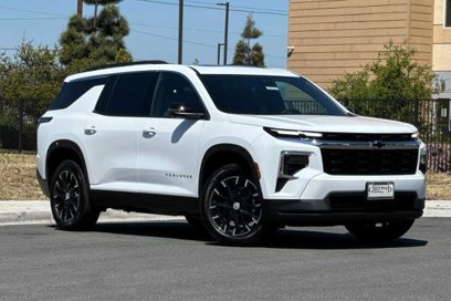 New 2025 Chevrolet Traverse LT w/ Sun and Wheel Package