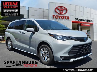 Used 2023 Toyota Sienna XLE Woodland Edition