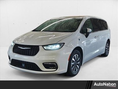Used 2023 Chrysler Pacifica Touring-L