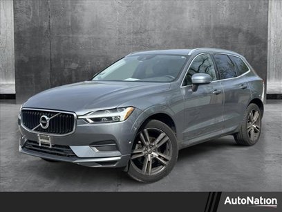 Used 2019 Volvo XC60 T5 Momentum w/ Multimedia Package