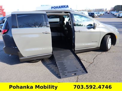 Used 2022 Chrysler Pacifica Touring-L
