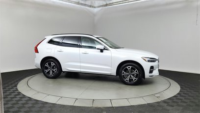 Used 2022 Volvo XC60 B5 Momentum w/ Advanced Package