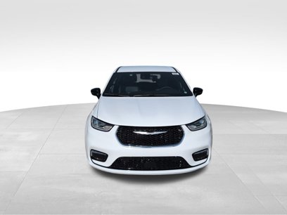New 2025 Chrysler Pacifica Select