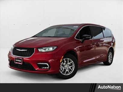 New 2025 Chrysler Pacifica Select