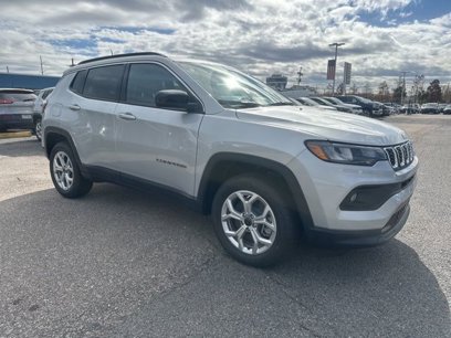 New 2025 Jeep Compass Latitude w/ Sun and Sound Group