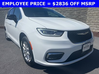 New 2025 Chrysler Pacifica Select