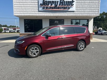 Used 2021 Chrysler Pacifica Limited w/ Uconnect Theater Family Group