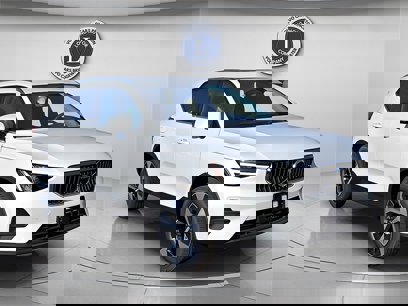 New 2025 Volvo XC40 B5 Core w/ Protection Package Premier
