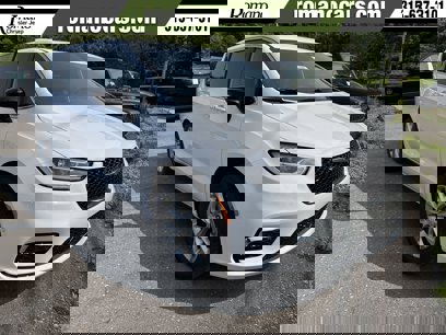 New 2025 Chrysler Pacifica Select