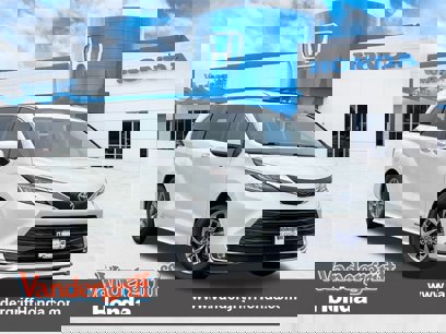 Used 2021 Toyota Sienna XLE
