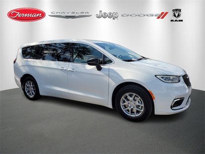 New 2025 Chrysler Pacifica Select