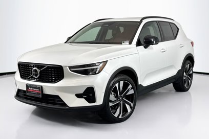Used 2025 Volvo XC40 B5 Plus