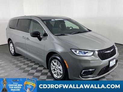 New 2025 Chrysler Pacifica Select