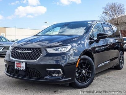 Used 2024 Chrysler Pacifica Touring-L