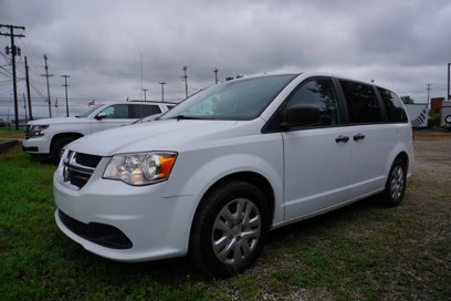 Used 2019 Dodge Grand Caravan SE w/ UConnect Hands-Free Group