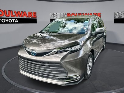 Used 2024 Toyota Sienna XLE