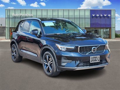 Used 2025 Volvo XC40 B5 Core