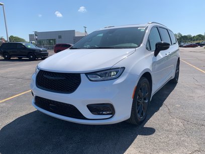 New 2025 Chrysler Pacifica Limited