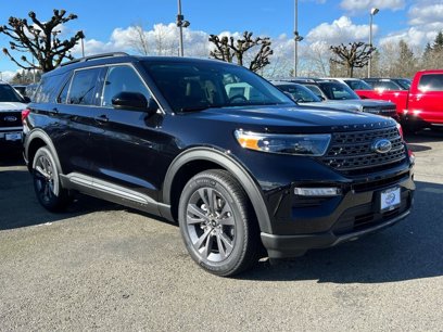 New 2024 Ford Explorer XLT w/ Equipment Group 202A