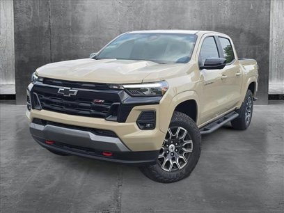 Used 2024 Chevrolet Colorado Z71 w/ Z71 Convenience Package 2