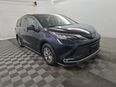 Used 2022 Toyota Sienna XLE
