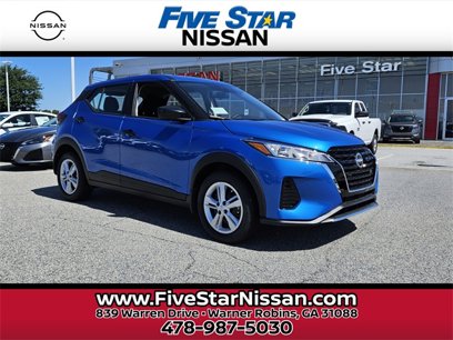 New 2025 Nissan Kicks Play S