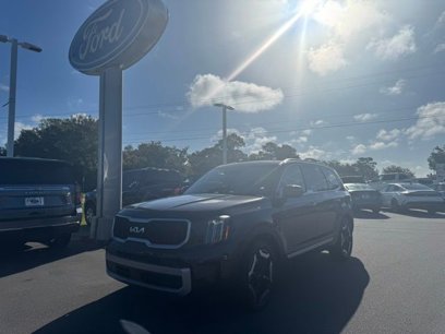 Used 2023 Kia Telluride EX w/ EX Captain's Chair Package