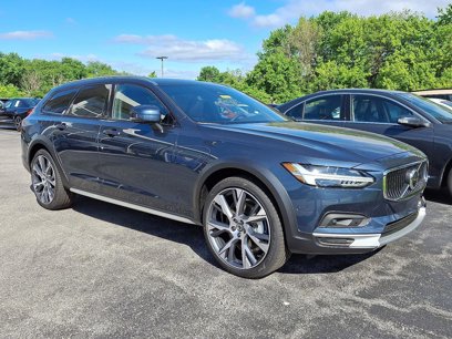 New 2025 Volvo V90 B6 Cross Country Ultra w/ Climate Package