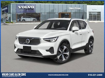New 2025 Volvo XC40 B5 Core w/ Climate Package