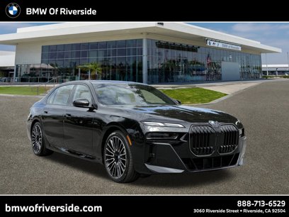 New 2025 BMW 760i xDrive w/ Premium Package